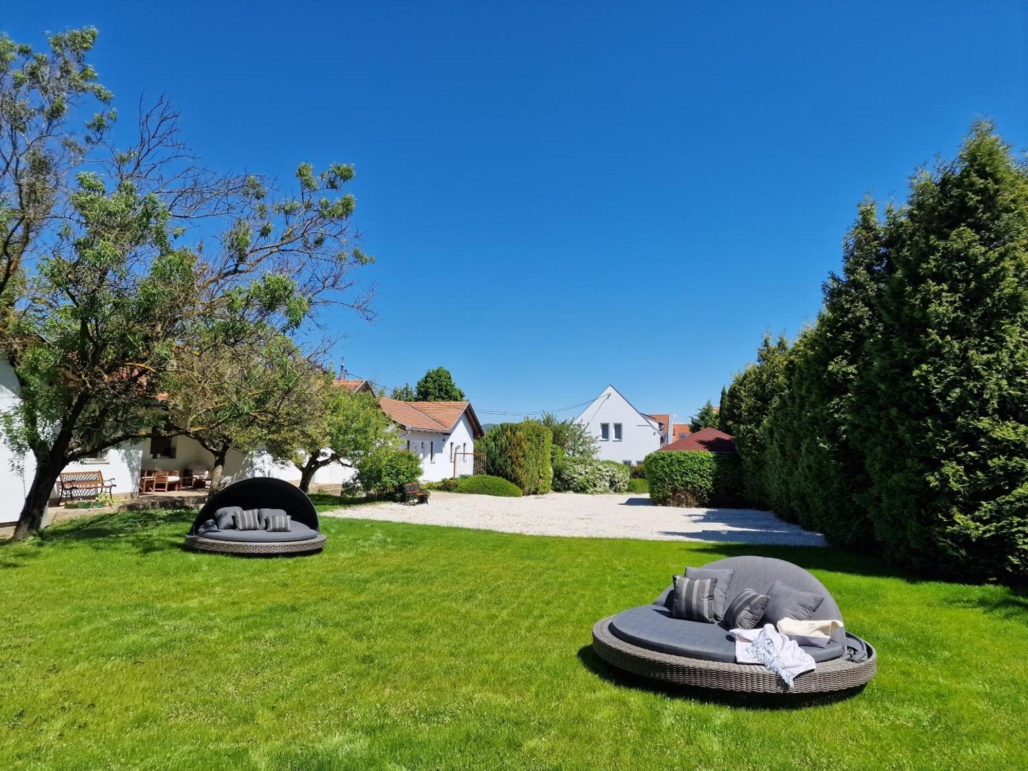 The Secret Garden - Keszthely Bed & Breakfast Eksteriør bilde