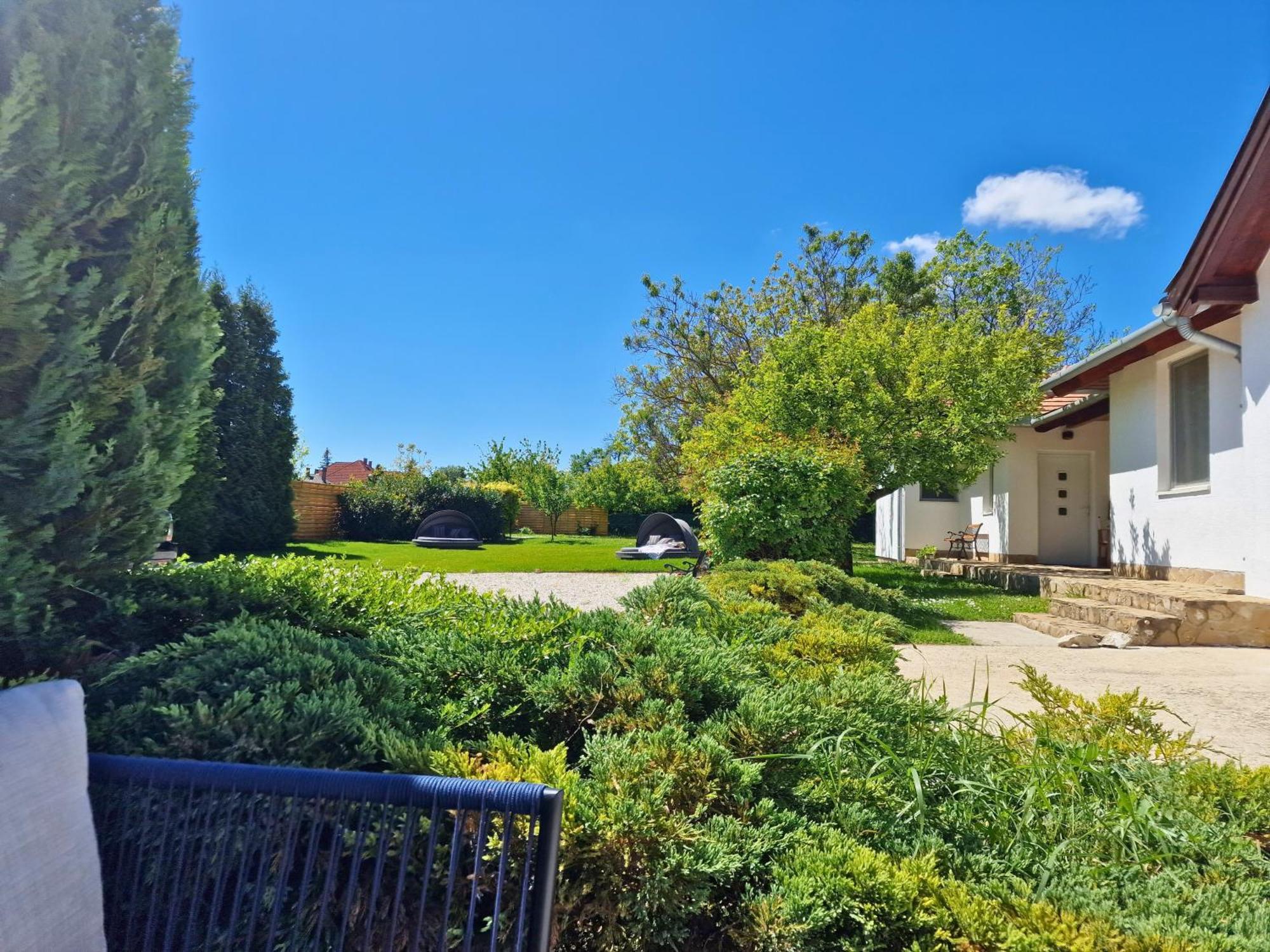 The Secret Garden - Keszthely Bed & Breakfast Eksteriør bilde