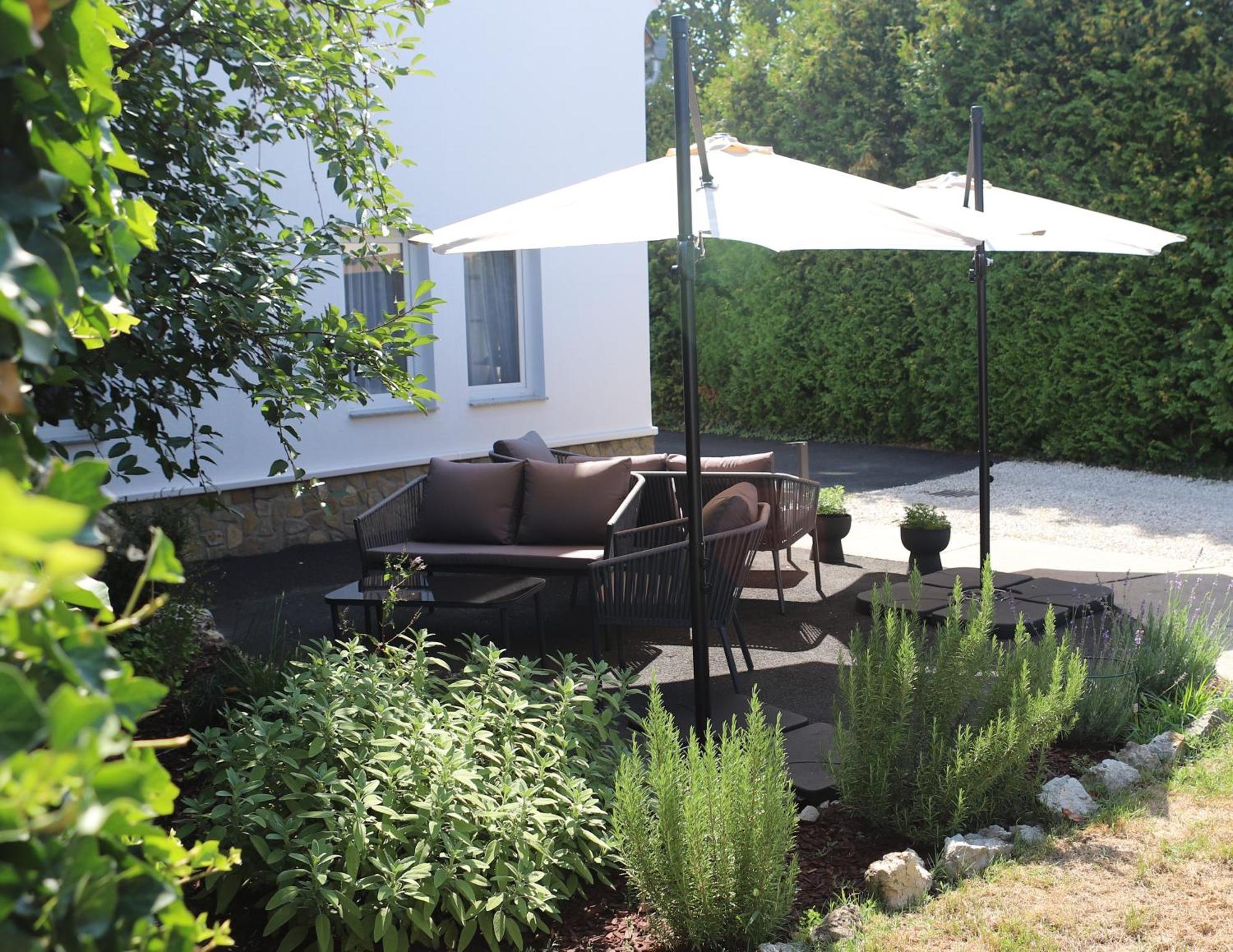 The Secret Garden - Keszthely Bed & Breakfast Eksteriør bilde